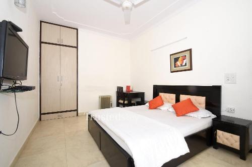 Master bedroom | service apartments in Okhla, Delhi-NCR
